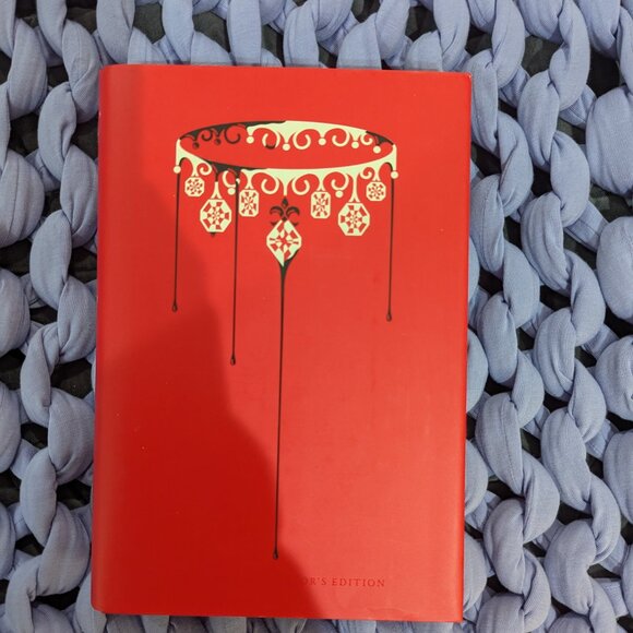Collectors Edition Red Queen by Victoria Aveyard - Picture 1 of 3
